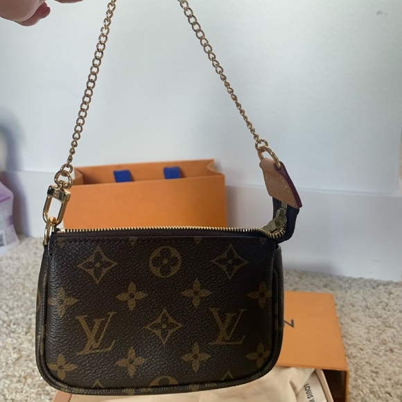 Louis Vuitton MINI POCHETTE ACCESSOIRES - Picture 3 of 9